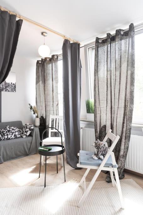 - Cozy Apartment In The Heart Of Duisburg With New York Design & Betten & Sofa - 5 Mins Central Station Hbf - Big Tv & Wifi -- エクステリア 写真