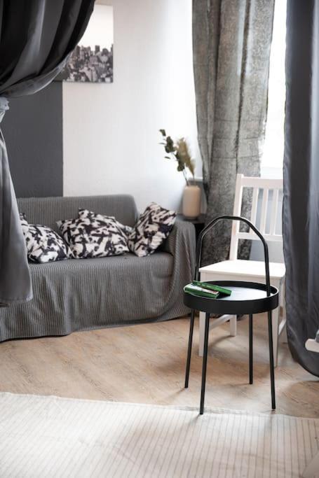 - Cozy Apartment In The Heart Of Duisburg With New York Design & Betten & Sofa - 5 Mins Central Station Hbf - Big Tv & Wifi -- エクステリア 写真