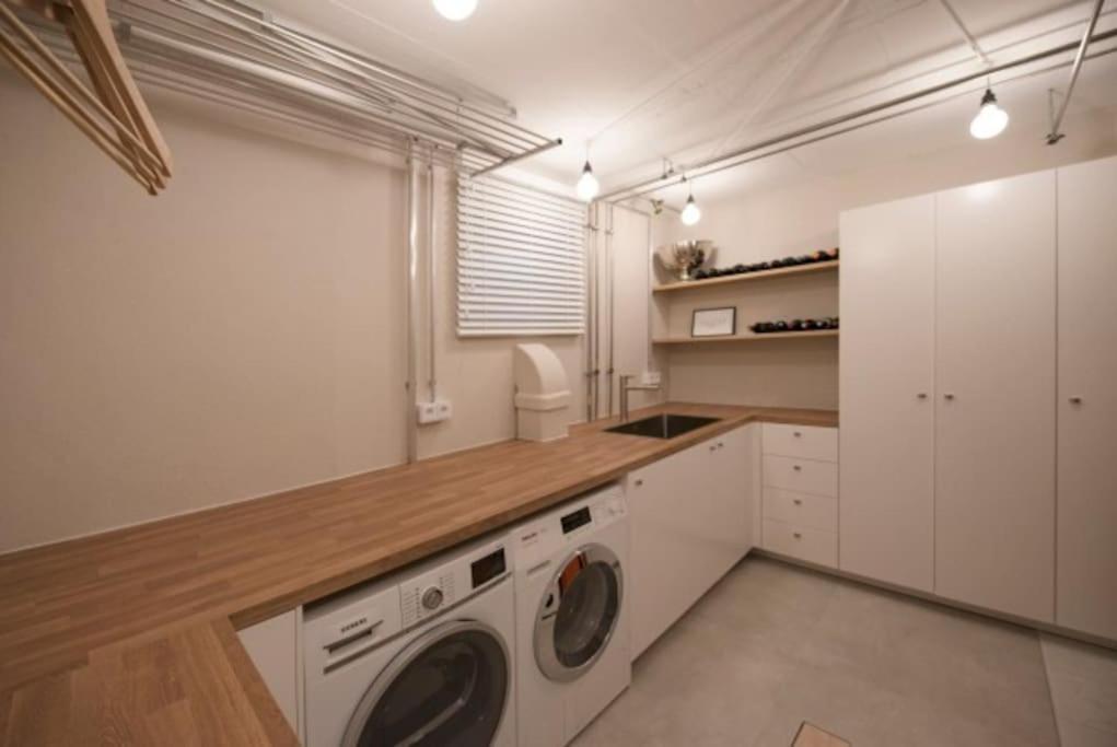 - Cozy Apartment In The Heart Of Duisburg With New York Design & Betten & Sofa - 5 Mins Central Station Hbf - Big Tv & Wifi -- エクステリア 写真