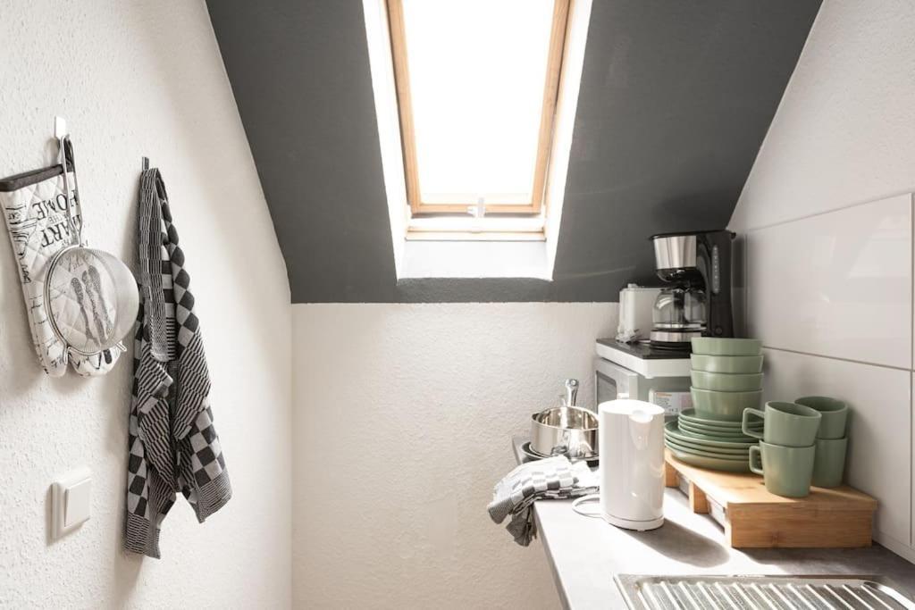 - Cozy Apartment In The Heart Of Duisburg With New York Design & Betten & Sofa - 5 Mins Central Station Hbf - Big Tv & Wifi -- エクステリア 写真