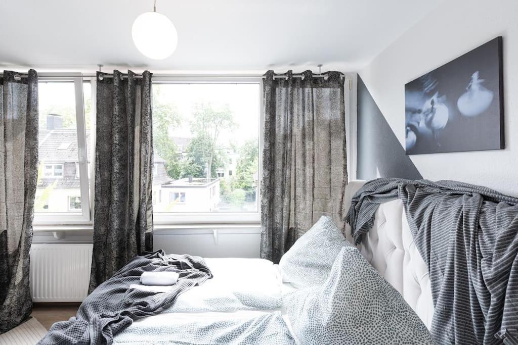 - Cozy Apartment In The Heart Of Duisburg With New York Design & Betten & Sofa - 5 Mins Central Station Hbf - Big Tv & Wifi -- エクステリア 写真
