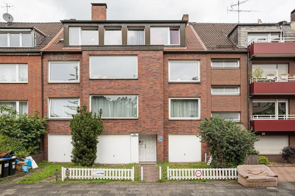 - Cozy Apartment In The Heart Of Duisburg With New York Design & Betten & Sofa - 5 Mins Central Station Hbf - Big Tv & Wifi -- エクステリア 写真